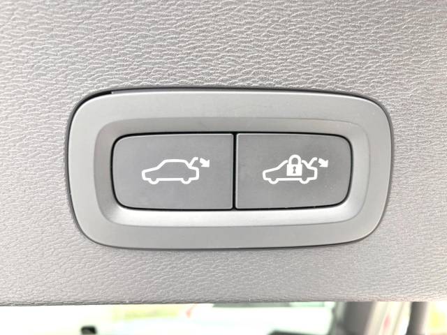 ボルボ Ｃ４０リチャージ リチャージ アルティメットツインモーター 0.5万Km (神奈川県)[552]の中古車詳細