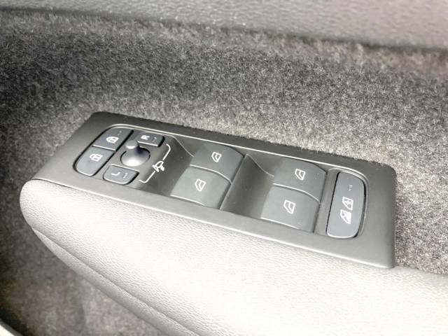 ボルボ Ｃ４０リチャージ リチャージ アルティメットツインモーター 0.5万Km (神奈川県)[552]の中古車詳細