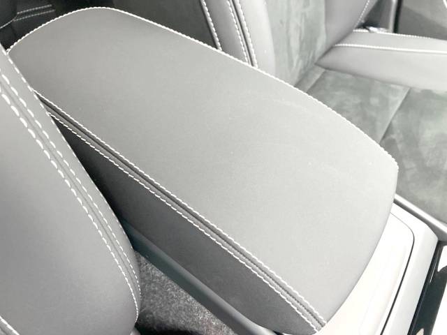 ボルボ Ｃ４０リチャージ リチャージ アルティメットツインモーター 0.5万Km (神奈川県)[552]の中古車詳細