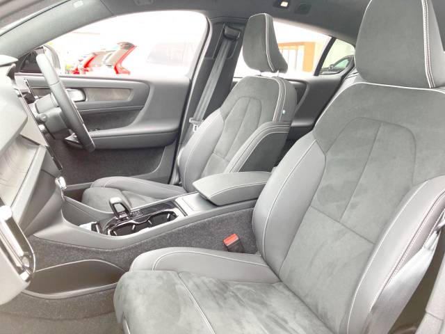 ボルボ Ｃ４０リチャージ リチャージ アルティメットツインモーター 0.5万Km (神奈川県)[552]の中古車詳細