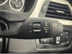 ３シリーズ ３３０ｅアイパフォーマンスの中古車画像