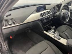 ３シリーズ ３３０ｅアイパフォーマンスの中古車画像