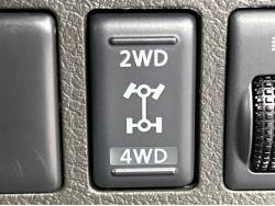 キューブ １５Ｘ ＦＯＵＲ ロルブーセレクションの中古車画像