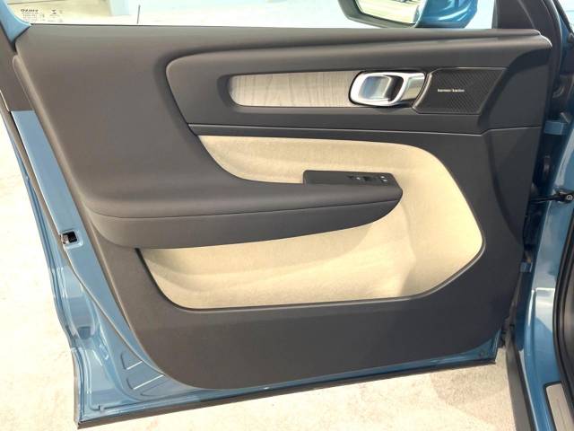 ボルボ ＸＣ４０ アルティメット Ｂ４ ＡＷＤ 0.7万Km (福岡県)[645]の中古車詳細