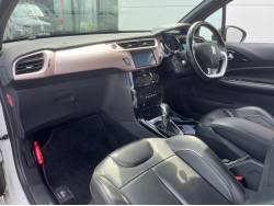 ＤＳ３カブリオ ジバンシイ ル メイクアップの中古車画像