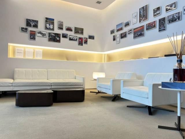 マセラティ ＭＣ２０ ベースグレード 0.2万Km 2,898.7万円(東京都)[130]の中古車詳細