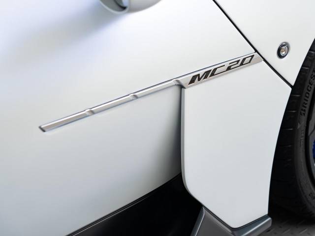 マセラティ ＭＣ２０ ベースグレード 0.2万Km 2,898.7万円(東京都)[130]の中古車詳細