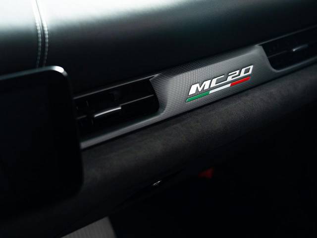 マセラティ ＭＣ２０ ベースグレード 0.2万Km 2,898.7万円(東京都)[130]の中古車詳細