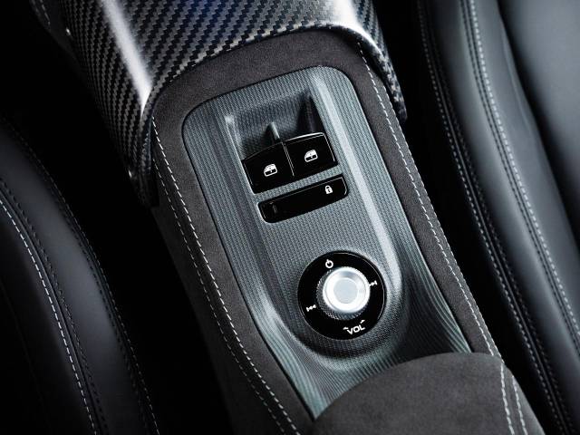 マセラティ ＭＣ２０ ベースグレード 0.2万Km 2,898.7万円(東京都)[130]の中古車詳細