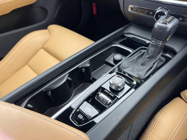 ボルボ Ｖ６０ Ｔ５ インスクリプション 1.6万Km (大阪府)[136]の中古車詳細