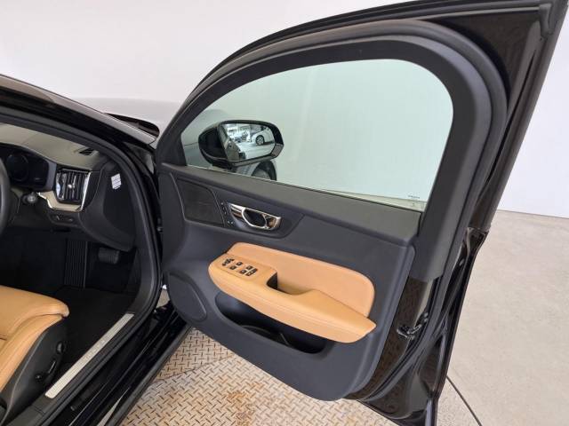 ボルボ Ｖ６０ Ｔ５ インスクリプション 1.6万Km (大阪府)[136]の中古車詳細