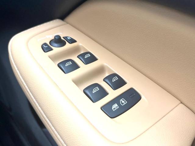 ボルボ Ｖ６０ Ｔ５ インスクリプション 6.9万Km (大阪府)[980]の中古車詳細