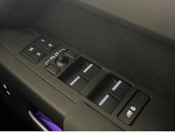 ディフェンダー １１０Ｘ－ダイナミックＳＥ Ｄ３００ コイルサスペンション装着車の中古車画像