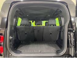 ディフェンダー １１０Ｘ－ダイナミックＳＥ Ｄ３００ コイルサスペンション装着車の中古車画像