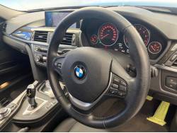 ３シリーズ ３２０ｉ ｘＤｒｉｖｅ ラグジュアリーの中古車画像