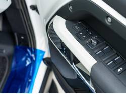 ディフェンダー １１０ＳＥ Ｐ３００ コイルサスペンション装着車の中古車画像