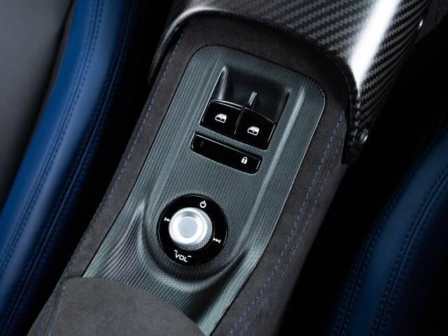 マセラティ ＭＣ２０ ベースグレード 0.2万Km 2,703.6万円(東京都)[122]の中古車詳細