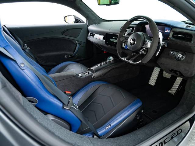 マセラティ ＭＣ２０ ベースグレード 0.2万Km 2,703.6万円(東京都)[122]の中古車詳細