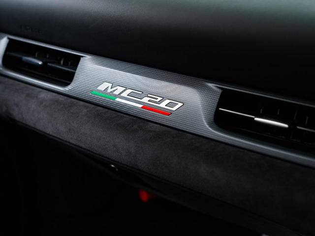 マセラティ ＭＣ２０ ベースグレード 0.2万Km 2,703.6万円(東京都)[122]の中古車詳細