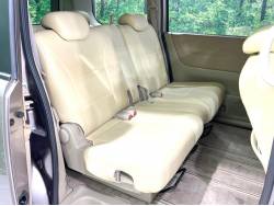 セレナ ２０Ｇの中古車画像