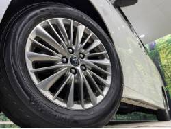 アルファードハイブリッド ハイブリッドＳＲ サイドリフトアップチルトシート装着車の中古車画像