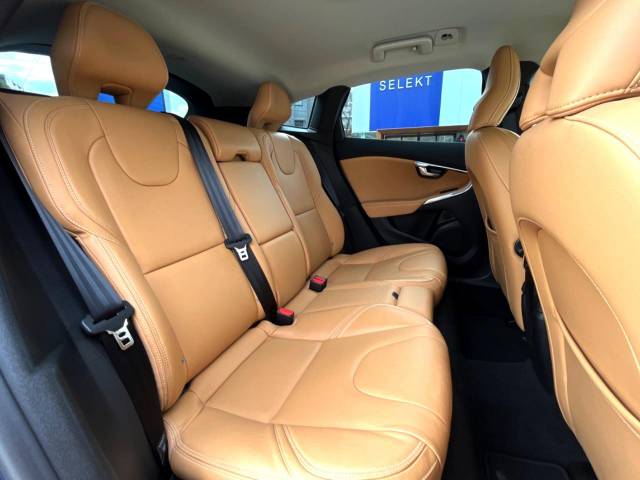 ボルボ Ｖ４０ クロスカントリー Ｔ５ ＡＷＤ サマム 2.3万Km (神奈川県)[001]の中古車詳細