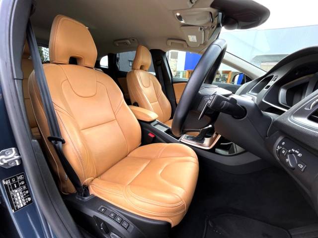 ボルボ Ｖ４０ クロスカントリー Ｔ５ ＡＷＤ サマム 2.3万Km (神奈川県)[001]の中古車詳細