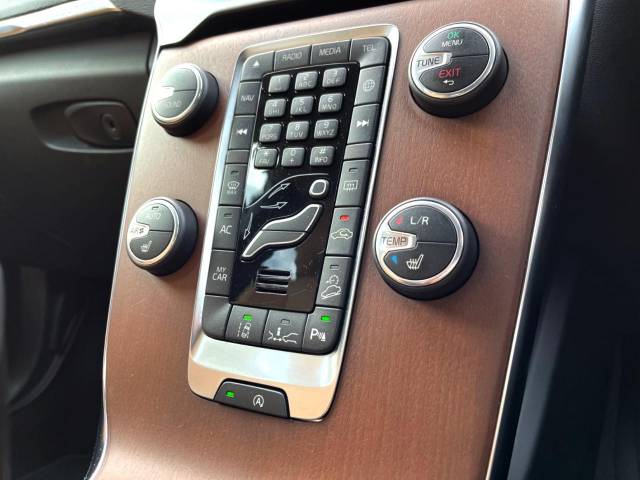 ボルボ Ｖ４０ クロスカントリー Ｔ５ ＡＷＤ サマム 2.3万Km (神奈川県)[001]の中古車詳細