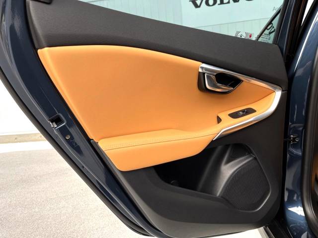 ボルボ Ｖ４０ クロスカントリー Ｔ５ ＡＷＤ サマム 2.3万Km (神奈川県)[001]の中古車詳細