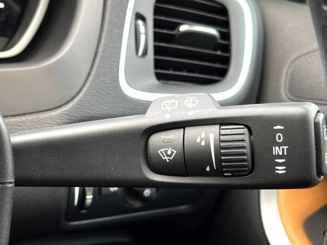 ボルボ Ｖ４０ クロスカントリー Ｔ５ ＡＷＤ サマム 2.3万Km (神奈川県)[001]の中古車詳細