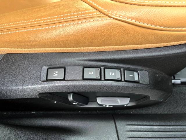 ボルボ Ｖ４０ クロスカントリー Ｔ５ ＡＷＤ サマム 2.3万Km (神奈川県)[001]の中古車詳細