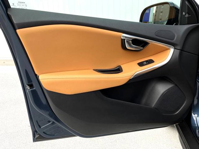 ボルボ Ｖ４０ クロスカントリー Ｔ５ ＡＷＤ サマム 2.3万Km (神奈川県)[001]の中古車詳細