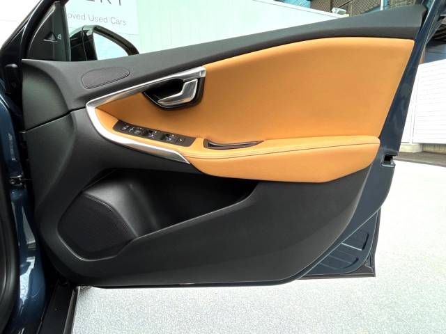 ボルボ Ｖ４０ クロスカントリー Ｔ５ ＡＷＤ サマム 2.3万Km (神奈川県)[001]の中古車詳細