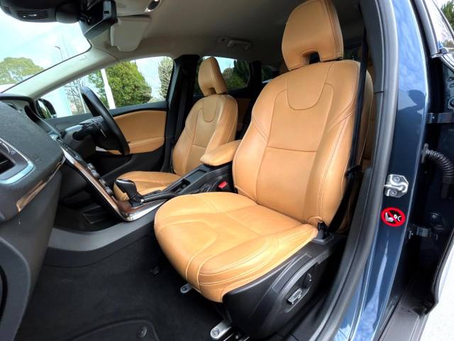 ボルボ Ｖ４０ クロスカントリー Ｔ５ ＡＷＤ サマム 2.3万Km (神奈川県)[001]の中古車詳細