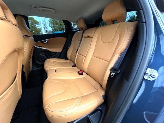 ボルボ Ｖ４０ クロスカントリー Ｔ５ ＡＷＤ サマム 2.3万Km (神奈川県)[001]の中古車詳細