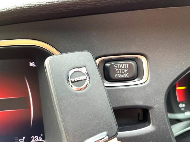 ボルボ Ｖ４０ クロスカントリー Ｔ５ ＡＷＤ サマム 2.3万Km (神奈川県)[001]の中古車詳細