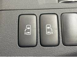 アイシス プラタナブラックリミテッドの中古車画像