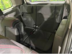 アイシス プラタナブラックリミテッドの中古車画像