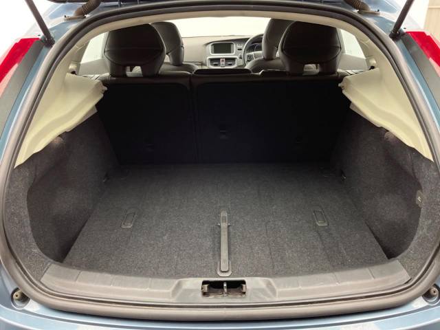 ボルボ Ｖ４０ Ｔ４ ＳＥ 3.5万Km (大阪府)[929]の中古車詳細