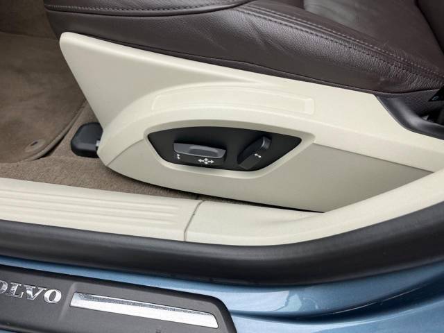 ボルボ Ｖ４０ Ｔ４ ＳＥ 3.5万Km (大阪府)[929]の中古車詳細