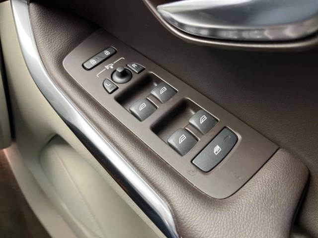 ボルボ Ｖ４０ Ｔ４ ＳＥ 3.5万Km (大阪府)[929]の中古車詳細