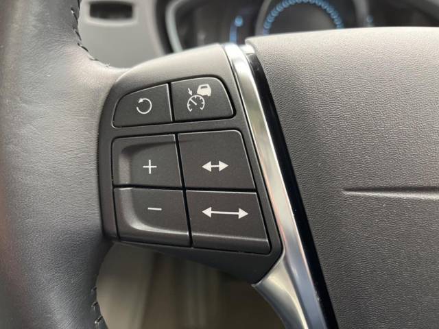 ボルボ Ｖ４０ Ｔ４ ＳＥ 3.5万Km (大阪府)[929]の中古車詳細