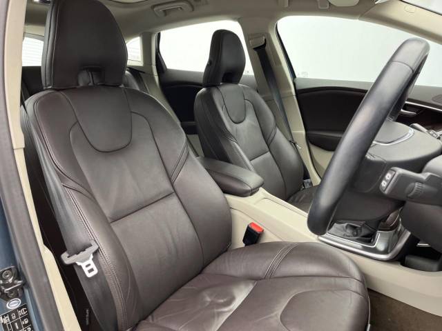 ボルボ Ｖ４０ Ｔ４ ＳＥ 3.5万Km (大阪府)[929]の中古車詳細