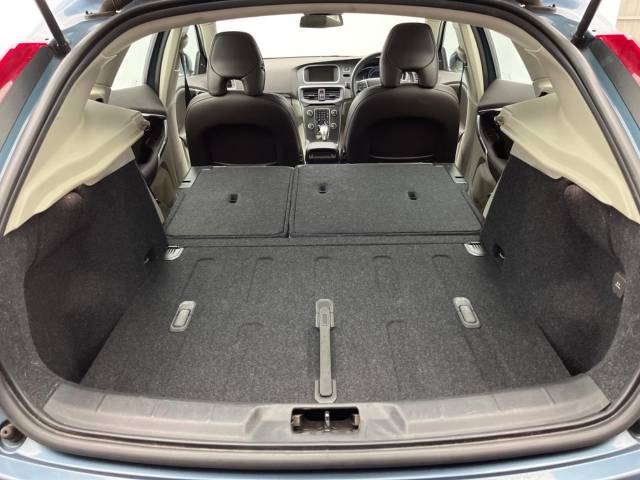 ボルボ Ｖ４０ Ｔ４ ＳＥ 3.5万Km (大阪府)[929]の中古車詳細