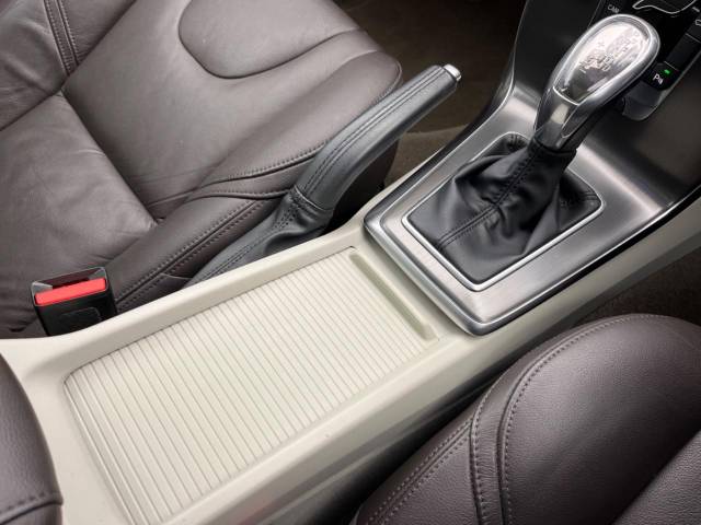 ボルボ Ｖ４０ Ｔ４ ＳＥ 3.5万Km (大阪府)[929]の中古車詳細