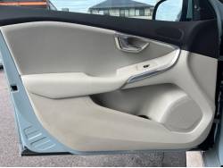 Ｖ４０ Ｄ４ アマゾンブルーエディションの中古車画像