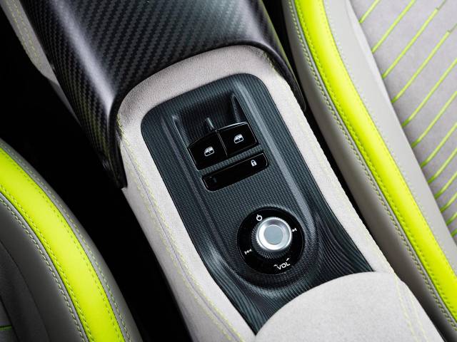 マセラティ ＭＣ２０ ベースグレード 0.2万Km 2,797.3万円(愛知県)[892]の中古車詳細