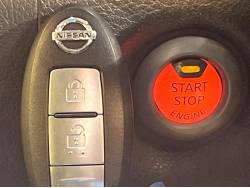 キューブ １５Ｘ ＦＯＵＲ Ｖセレクションの中古車画像