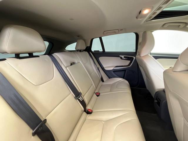 ボルボ Ｖ６０ クロスカントリー Ｄ４ クラシック 3.9万Km (大阪府)[518]の中古車詳細