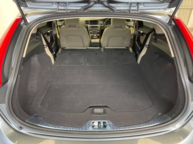 ボルボ Ｖ６０ クロスカントリー Ｄ４ クラシック 3.9万Km (大阪府)[518]の中古車詳細